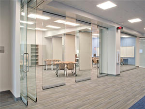 Frameless glass movable partition