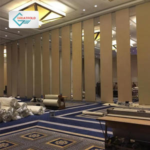after the application of folding sliding partitions, the large banquet hall can be changed in size at any time according to the actual situation to meet the diverse needs of people.